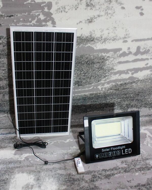 Luz con panel solar para exterior